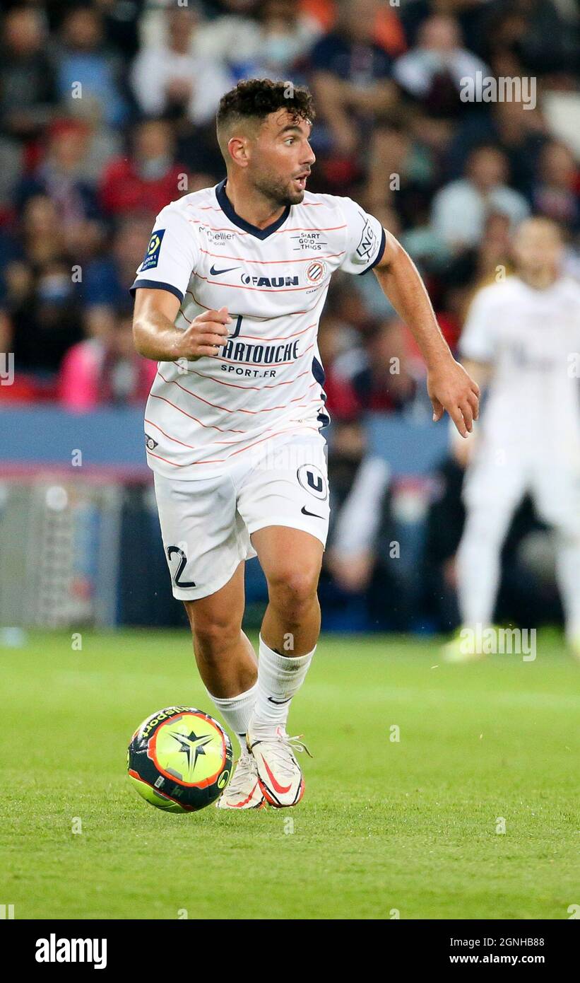 hemisferio ejemplo desarrollando Jordan Ferri de Montpellier durante el partido de fútbol Ligue 1 del  campeonato francés entre Paris Saint-Germain (PSG) y Montpellier HSC (MHSC)  el 25 de septiembre de 2021 en el estadio Parc