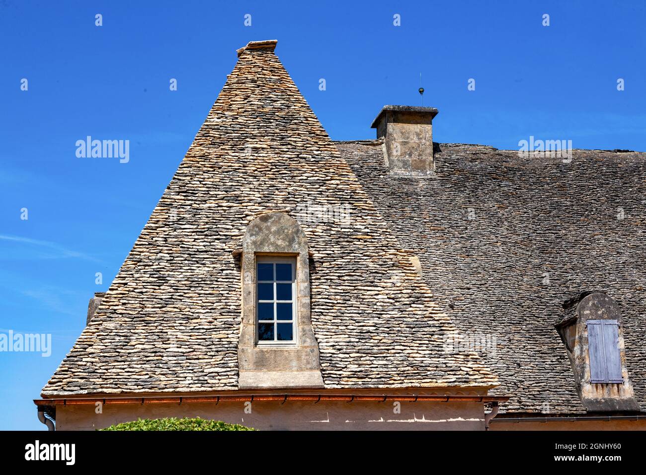 Techo de piedra unsual construido con gran simplicidad, Marqueyssac muestra un techo notable hecho de material típico de la región: Losas de piedra caliza Foto de stock