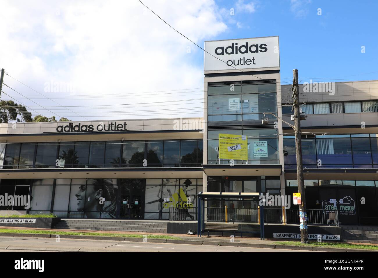 Adidas Outlet, 55-59 Parramatta Road, Lidcombe NSW 2141 Fotografía de stock  - Alamy