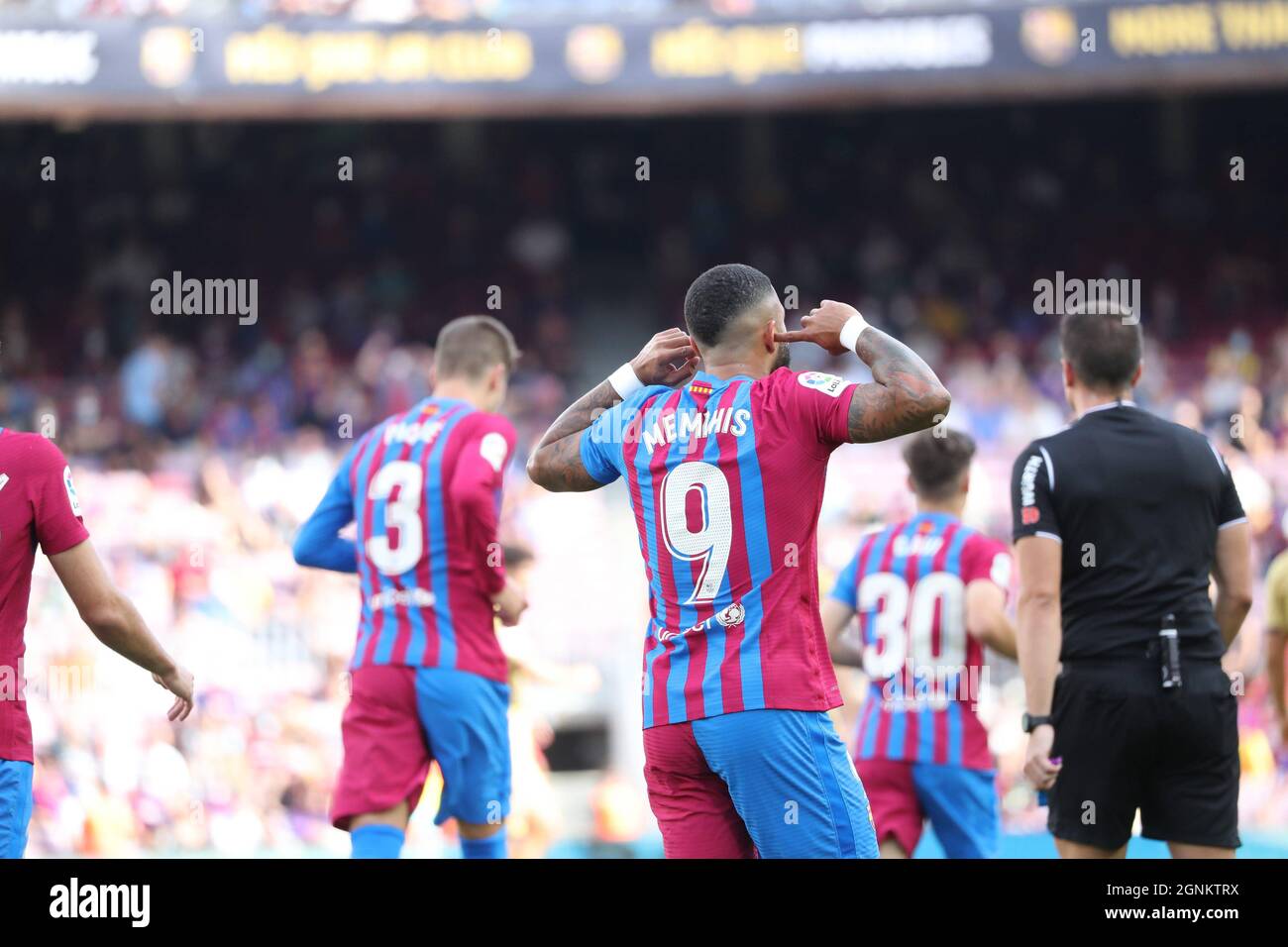 Partido de fútbol español La Liga FC Barcelona vs Levante en el Camp Nou  Stadium. 26 de septiembre de 2021 Memphis Depay marca y celebra un gol  999/JGS/CORDONPRESScordon Press/Sipa USA Fotografía de