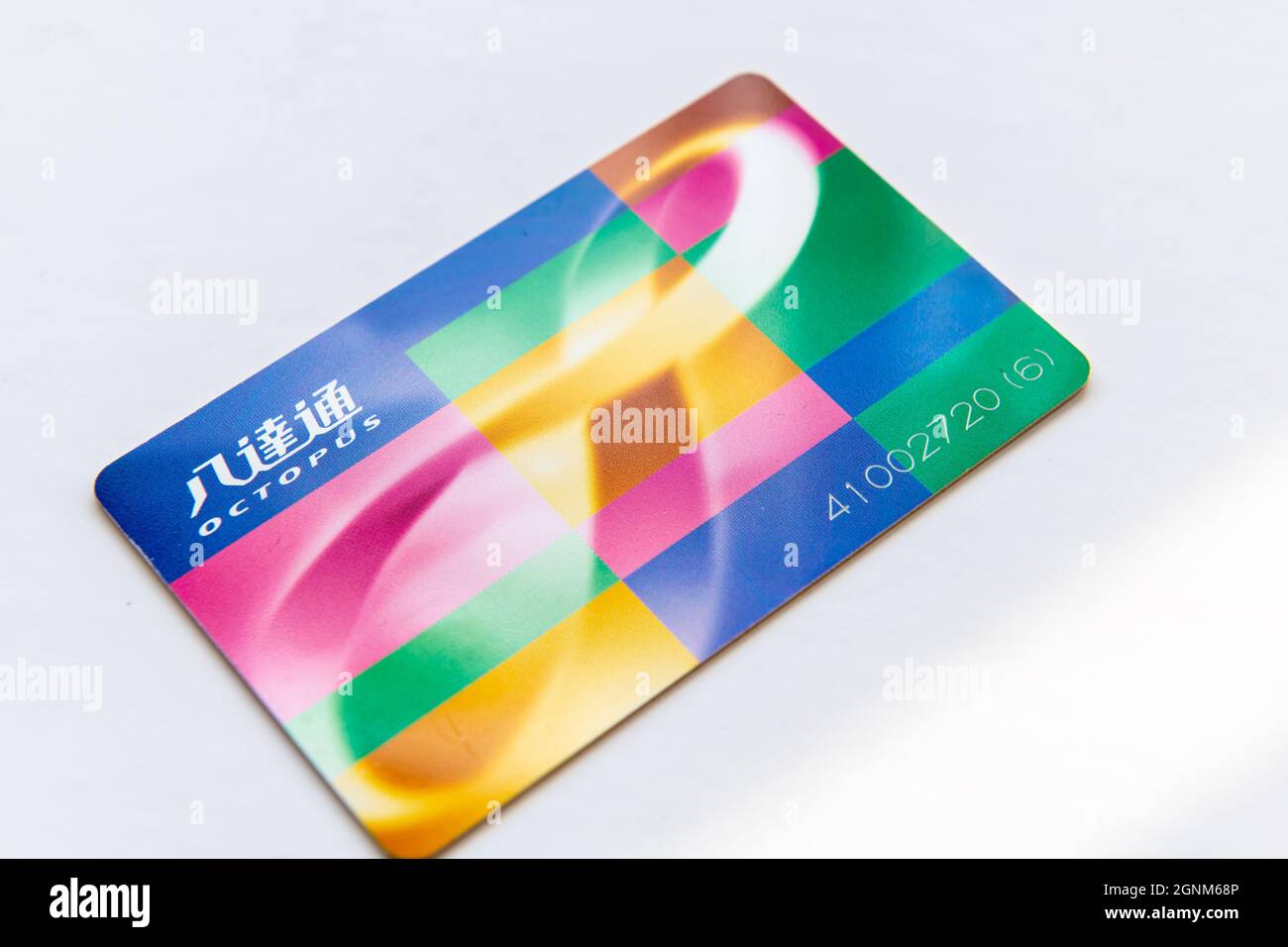 La tarjeta Hong Kong Octopus Card, una tarjeta de pago para transporte, compras y servicios. Foto de stock