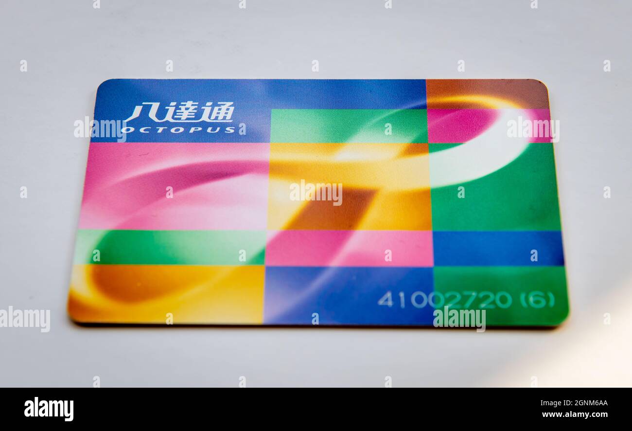 La tarjeta Hong Kong Octopus Card, una tarjeta de pago para transporte, compras y servicios. Foto de stock