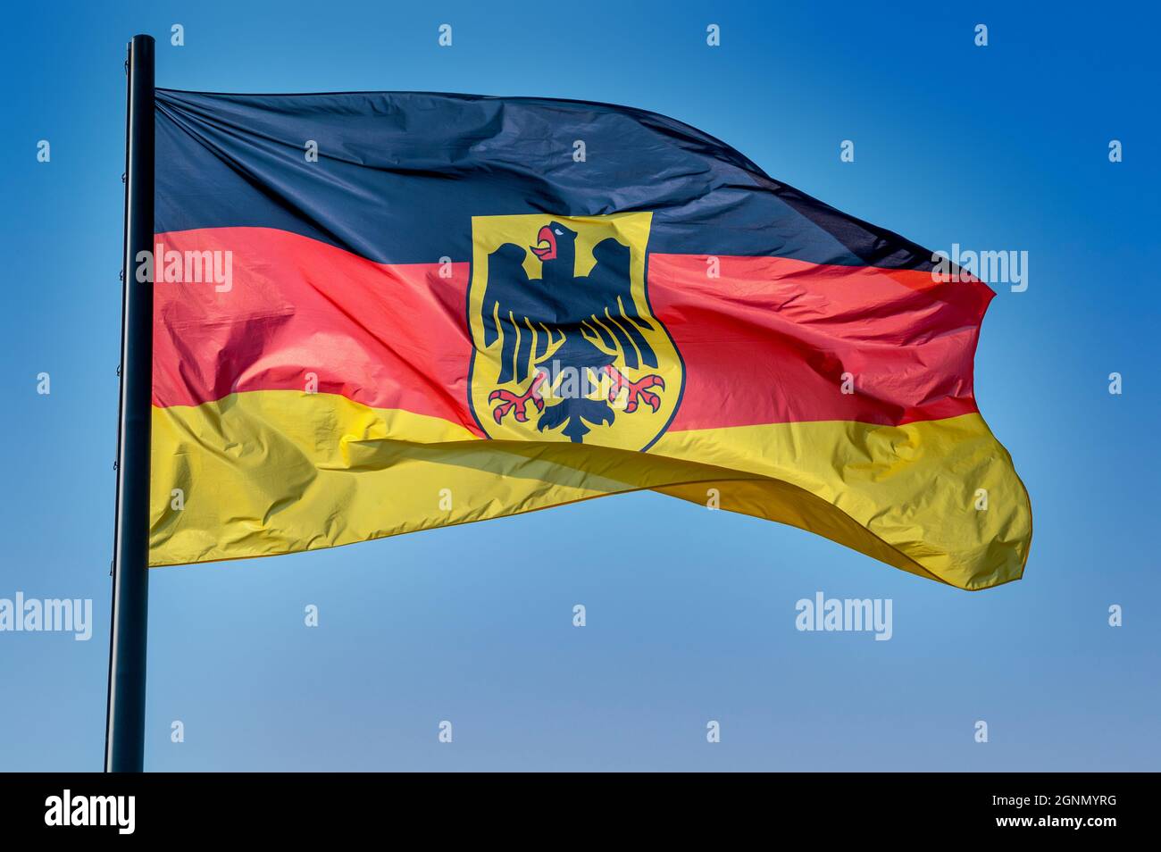 Pabellón oficial de las autoridades federales (alemán: Bundesdienstflagge) de la República Federal de Alemania Foto de stock
