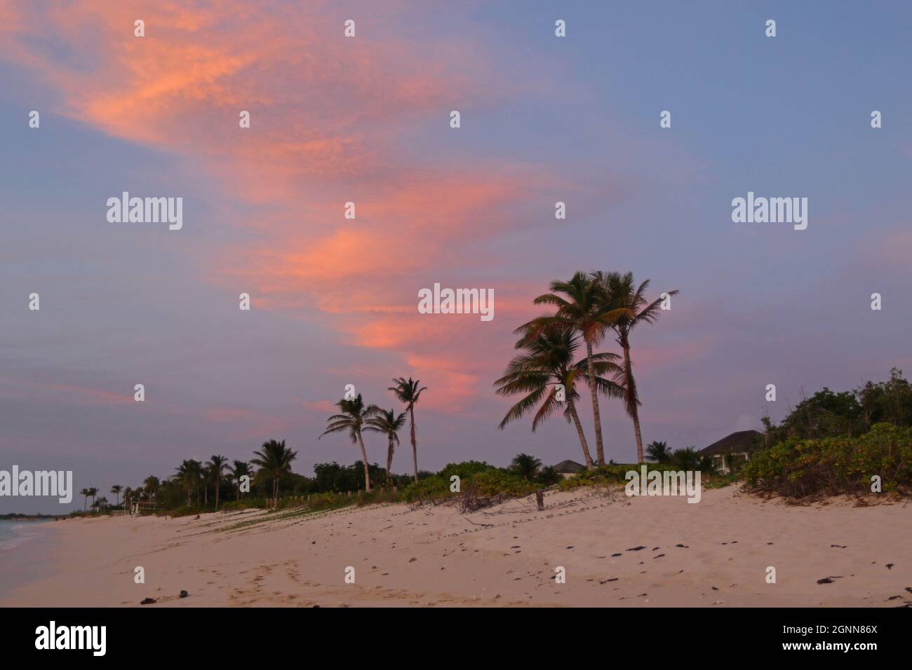Puesta de sol en Leeward Beach, Providenciales, Islas Turcas y Caicos Foto de stock