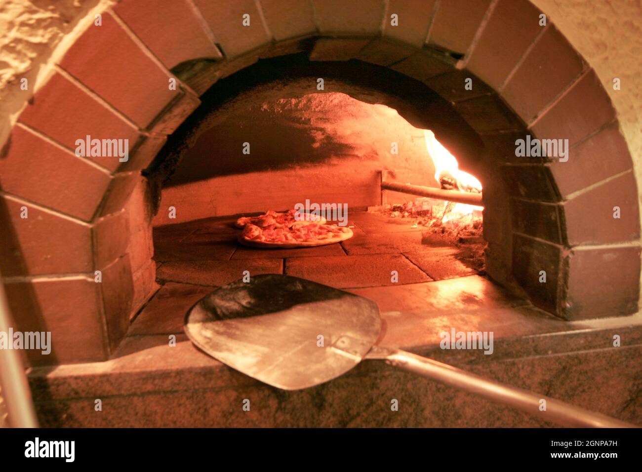 Horno de pizza en restaurate, Austria Foto de stock