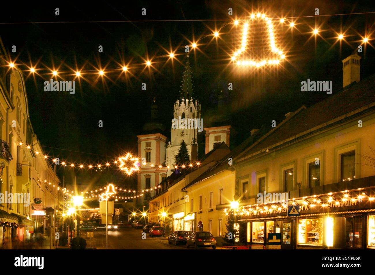 Mariazell en Navidad en la noche, Austria, Estiria, Mariazell Foto de stock
