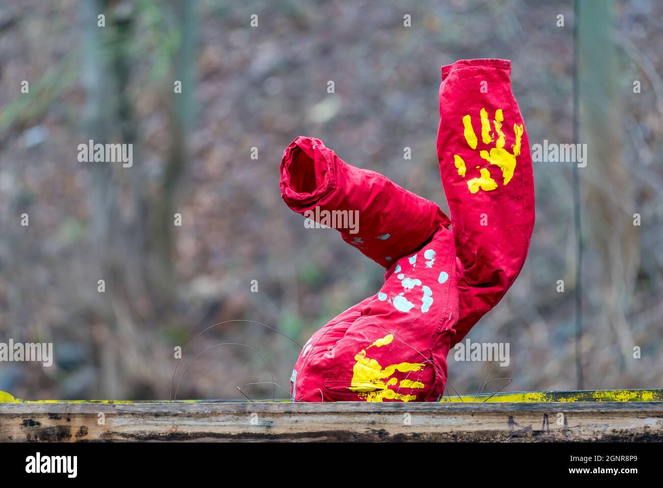 Painted pants fotografías e imágenes de alta resolución - Alamy