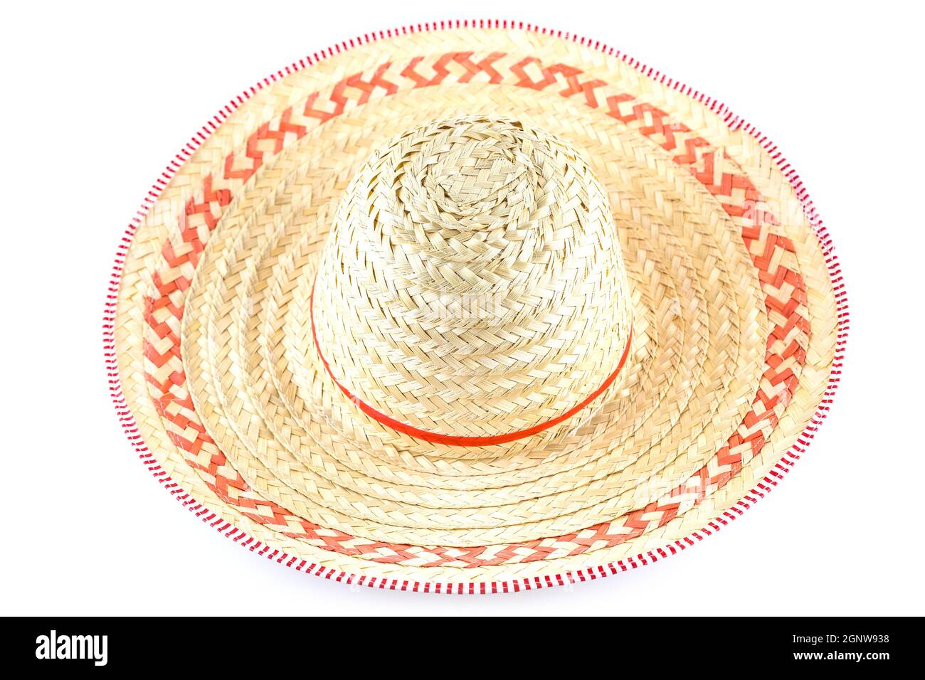 Sombrero de granjero, sombrero a rayas hecho de bambú tejido aislado sobre  fondo blanco Fotografía de stock - Alamy