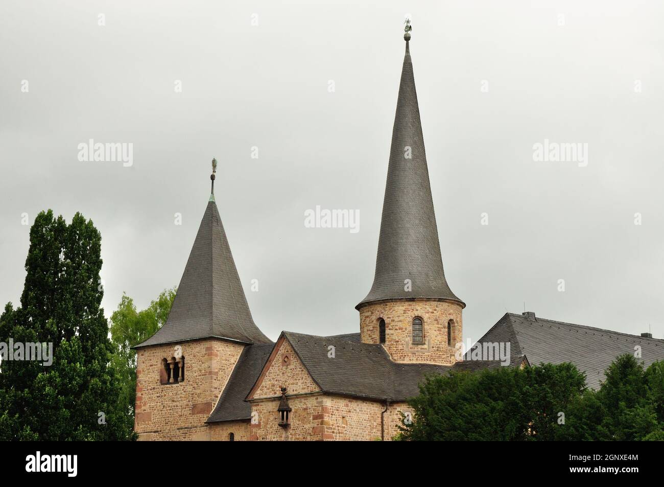 Die im vorromanischen um 820 Baustil errichtete Michalelskirche in Fulda direkt neben dem dom stellt ein beeindruckendes Monument mittelalterlicher Ba Foto de stock