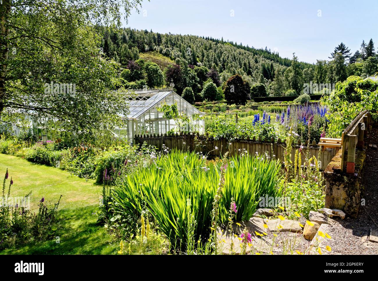 Jardines de verduras y casas de vidrio en la finca del castillo Balmoral, Aberdeenshire, North East Scottish Highlands Foto de stock