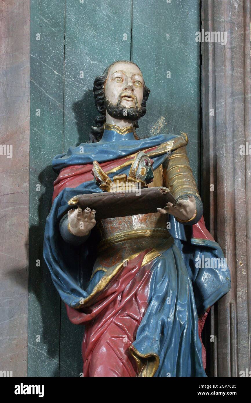 Estatua de San Luis en el altar de San Francisco de Asís en la Iglesia de Santa Catalina de Alejandría en Krapina, Croacia Foto de stock