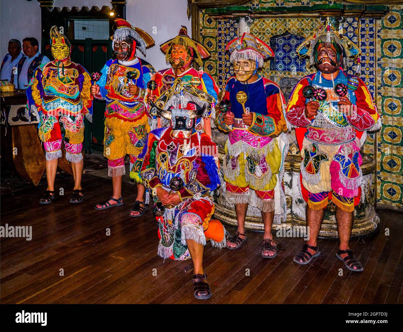 rueda Maryanne Jones lavanda Baile de la Conquista, baile de máscaras, baile de disfraces, Antigua,  Guatemala Fotografía de stock - Alamy