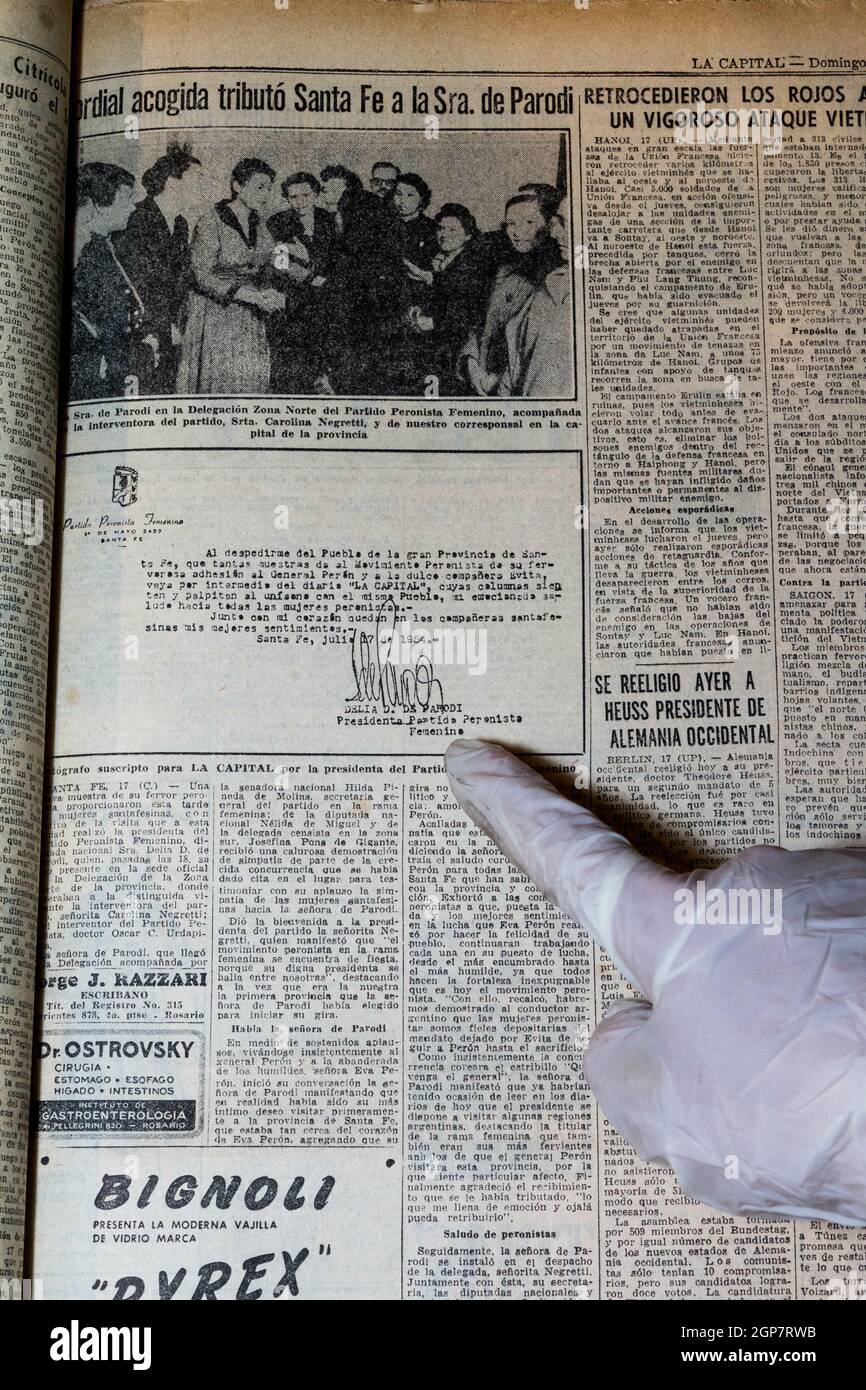ROSARIO, ARGENTINA - 11 de mayo de 2021: Una vista superior del antiguo  periódico La Capital desde Rosario hacia 1955 Fotografía de stock - Alamy