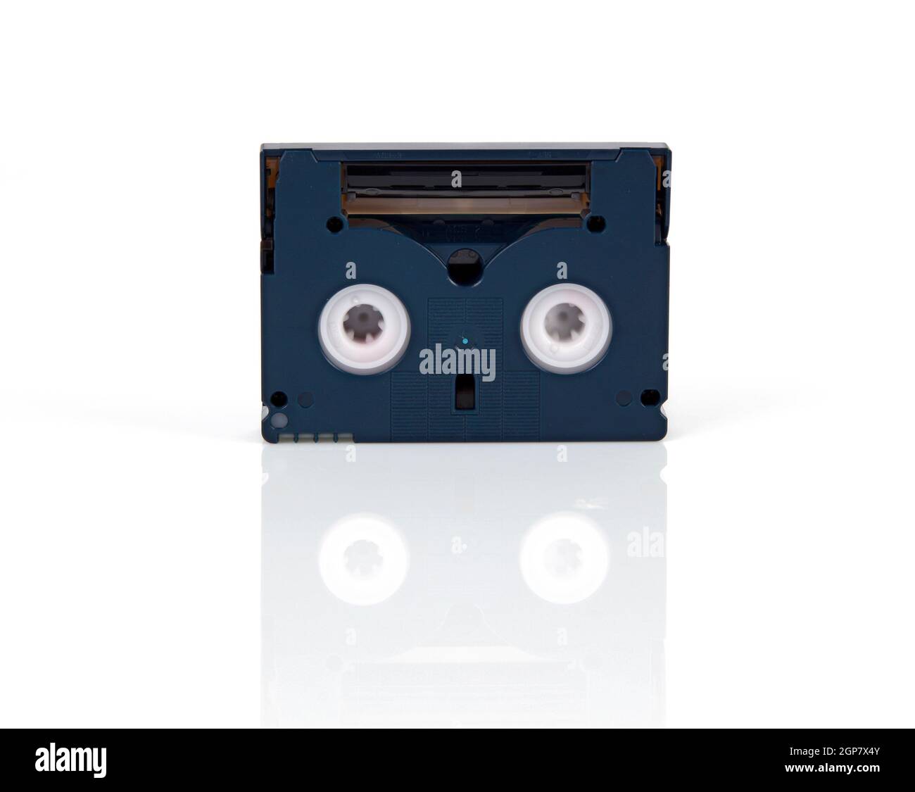 Cassette Mini DV aislado sobre fondo blanco Fotografía de stock Alamy