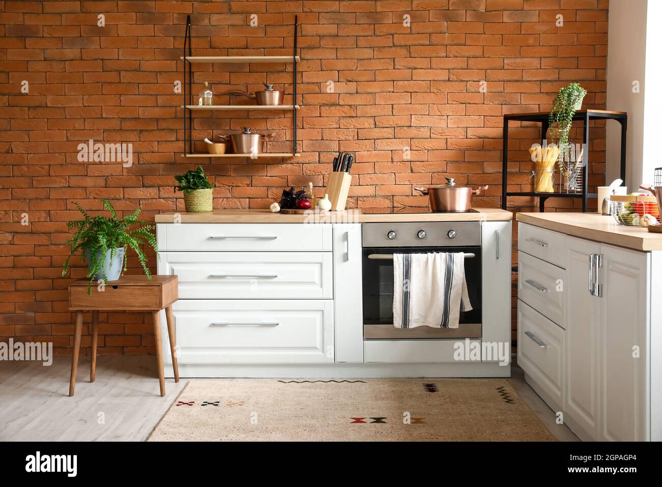 Utensilios de cocina modernos fotografías e imágenes de alta resolución -  Alamy