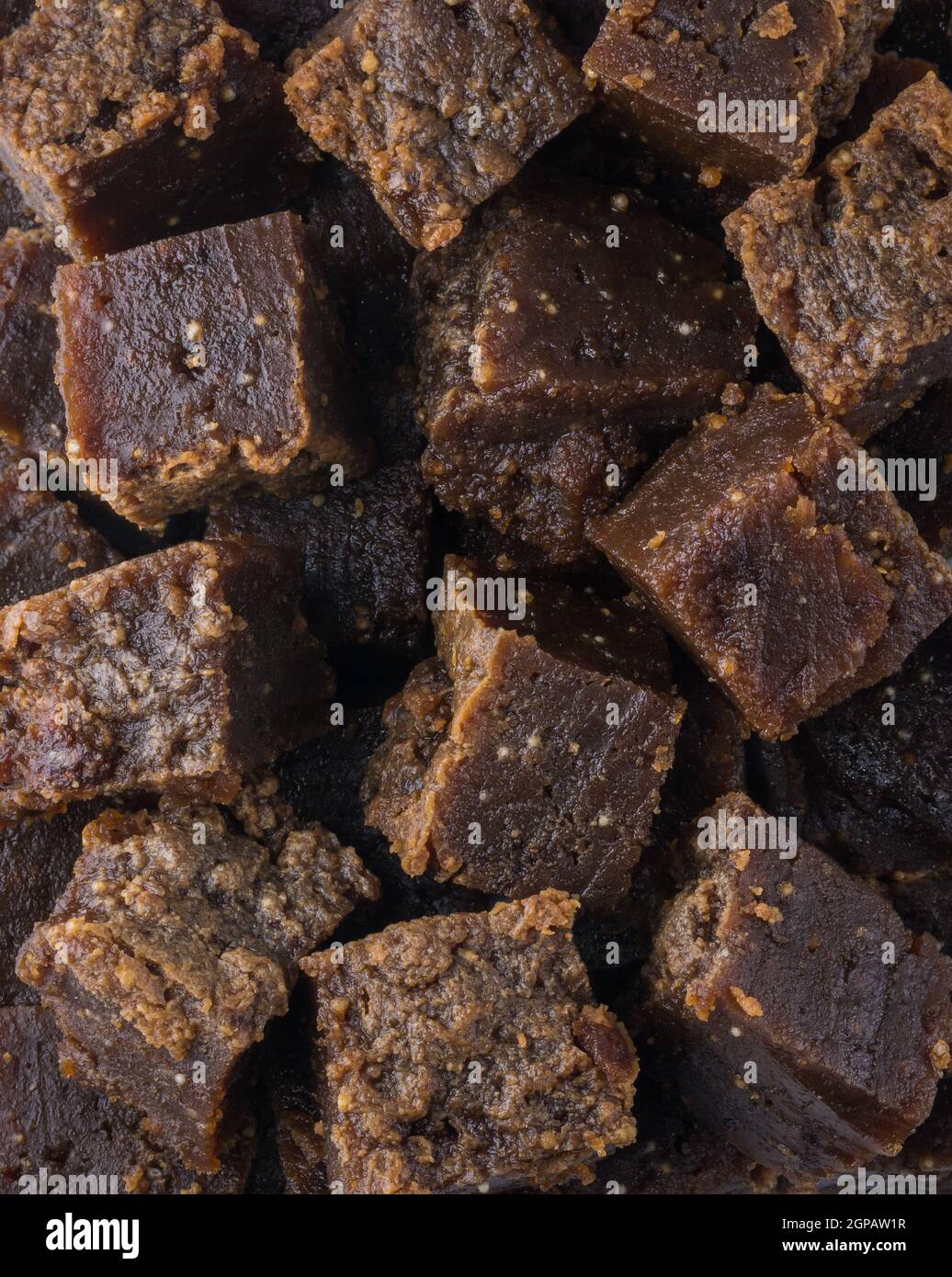dol, también llamado dodol kalus en sri lanka, dulce oscuro, hecho de leche de coco, jaggery y harina de arroz, pegajoso, grueso, dulce toffee Foto de stock
