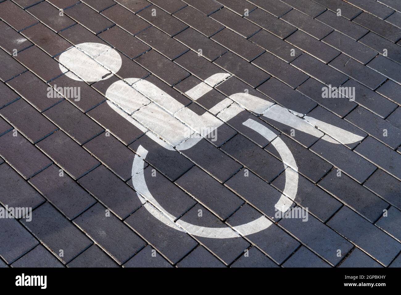 La persona discapacitada silla signo Símbolo de tráfico sobre el