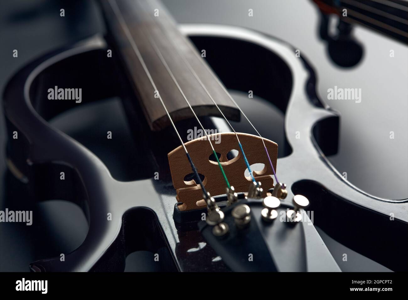 Cello electrico fotografías e imágenes de alta resolución - Alamy