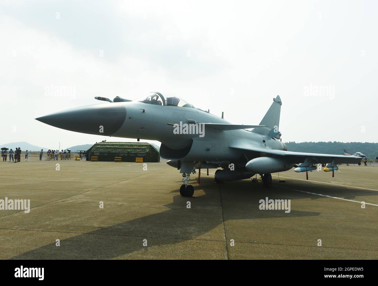 Zhuhai, Zhuhai, China. 29th de Sep de 2021. El luchador J-10C fue fotografiado en el Salón Aéreo de Zhuhai el 29 de septiembre de 2021.Como armyÃ¢â‚¬â„¢nuestro más avanzado luchador de un solo motor J-10C, debutó en el Salón Aéreo de Zhuhai y atrajo la atención de muchos aficionados militares.El caza J-10C es un caza supersónico mejorado de tercera generación desarrollado independientemente por mi país. Está equipado con avanzados sistemas de aviónica y múltiples armas aéreas avanzadas. Crédito: ZUMA Press, Inc./Alamy Live News Foto de stock
