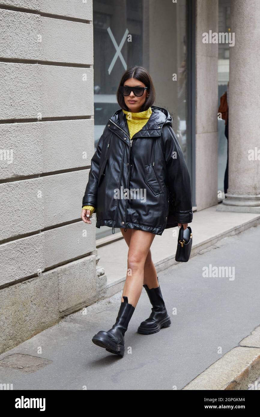 Chaquetas de cuero ecológico para mujer amarillas - colección 2022