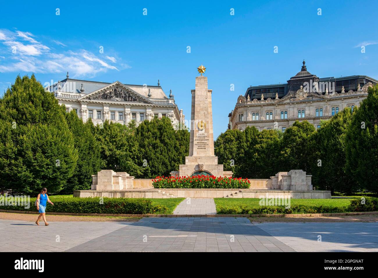 Hungría, Budapest, declarada Patrimonio de la Humanidad por la UNESCO, distrito de Pest, Plaza de la Libertad, monumento a los héroes soviéticos liberando Hungría Foto de stock