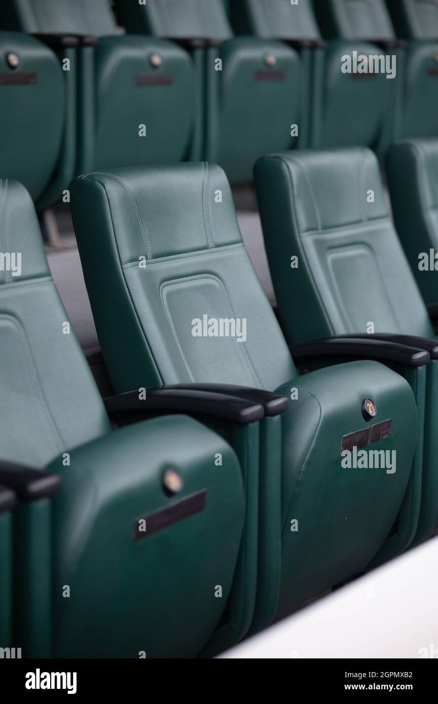 El asiento de su majestad real la reina se sienta en el estadio Twickenham Rugby, Reino Unido. Foto de stock