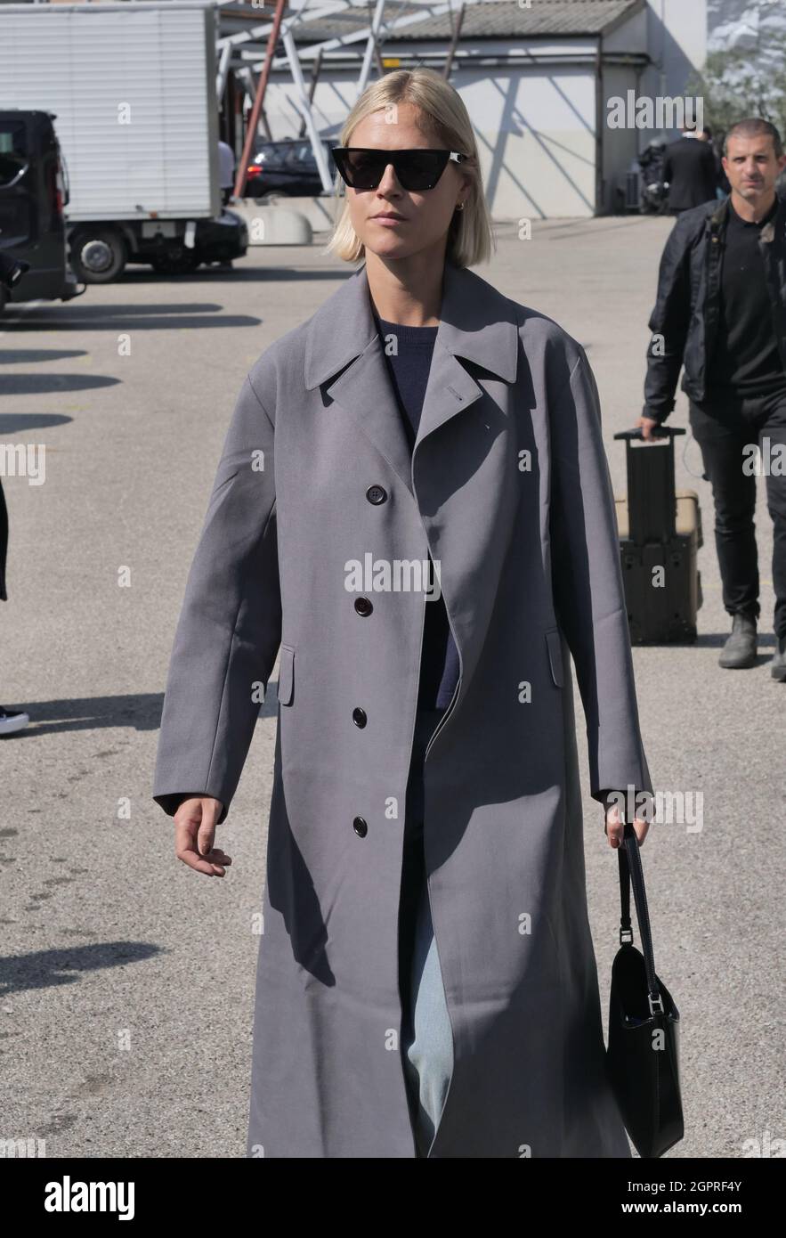 Linda Tol ropa de estilo de calle antes del show de moda Sport Max durante  la semana de la moda de Milán otoño/invierno 2021/202 colecciones  Fotografía de stock - Alamy