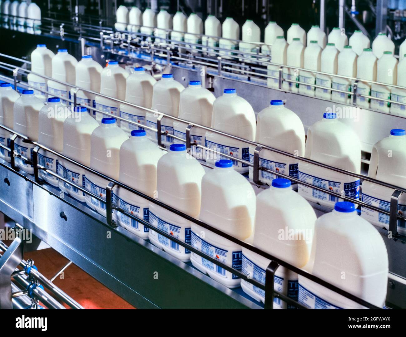 Planta de procesamiento de leche. Foto de stock