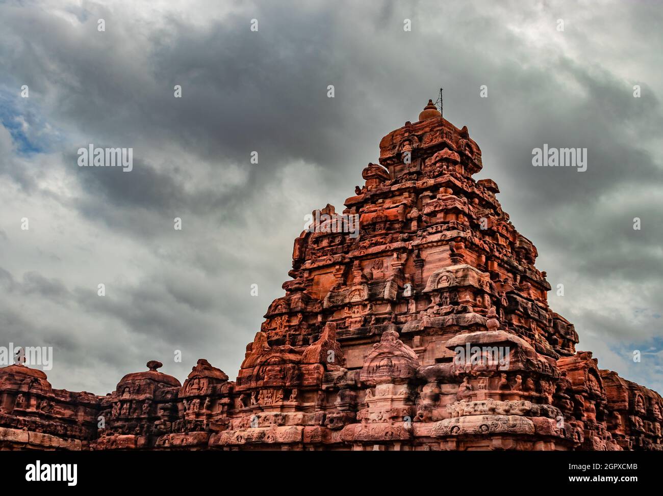 Complejo del Templo de Pattadakal Grupo de Monumentos Arte de Piedra Impresionante con Cielo Dramático Foto de stock