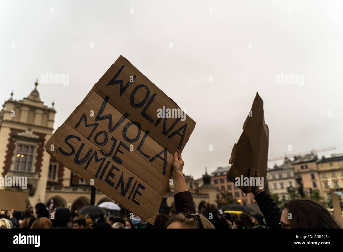 Cracovia, Polonia 25 de octubre de 2020 Protesta en Polonia contra la prohibición total del aborto Foto de stock