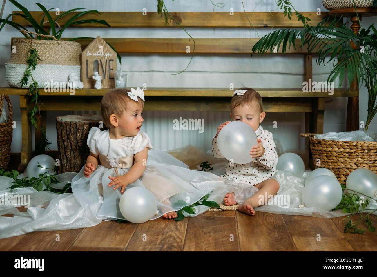 Una Linda Princesa Pequena Bebe En La Primera Fiesta De Cumpleanos En Casa 1st Cumpleanos Casa Ideas De Fiesta Con Decoracion Natural Cumpleanos De Bebe Ecologico Y Sostenible En Casa Fotografia De