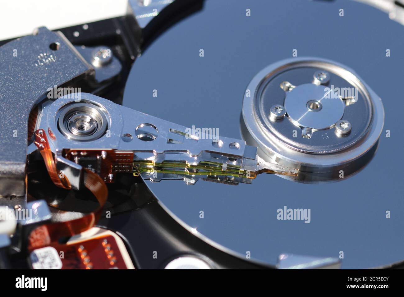 Abra la unidad de disco duro y muestre Metal Disk Fotografía de stock -  Alamy