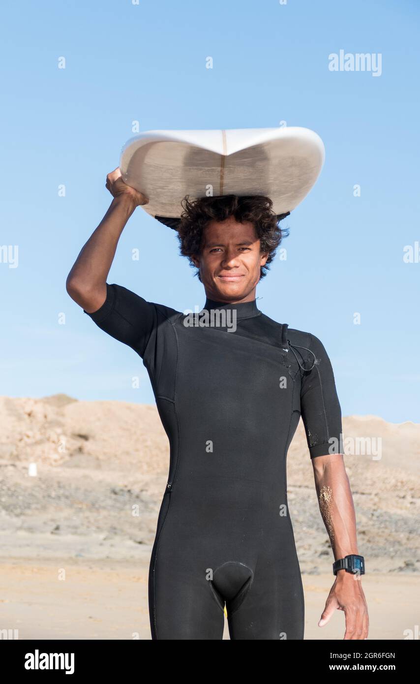 Traje de surf shorty fotografías e imágenes de alta resolución - Alamy