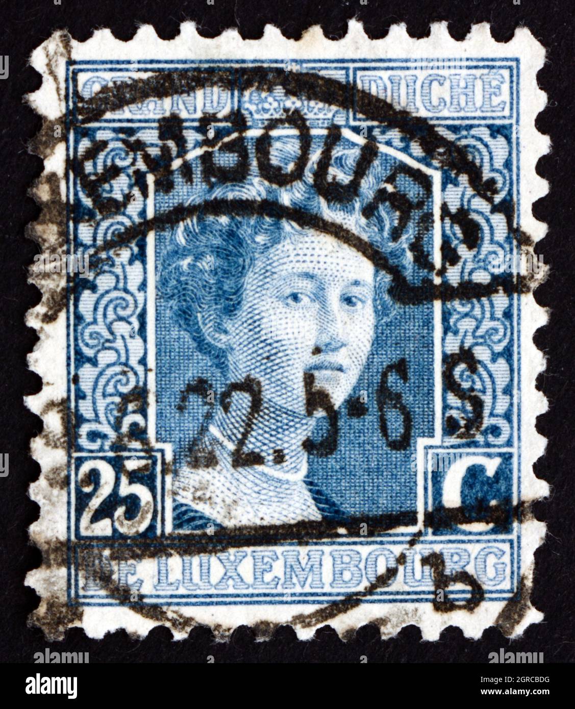LUXEMBURGO - ALREDEDOR de 1914: Un sello impreso en Luxemburgo muestra Marie Adelaide, Gran Duquesa de Luxemburgo, Reign de 1912 a 1919, alrededor de 1914 Foto de stock