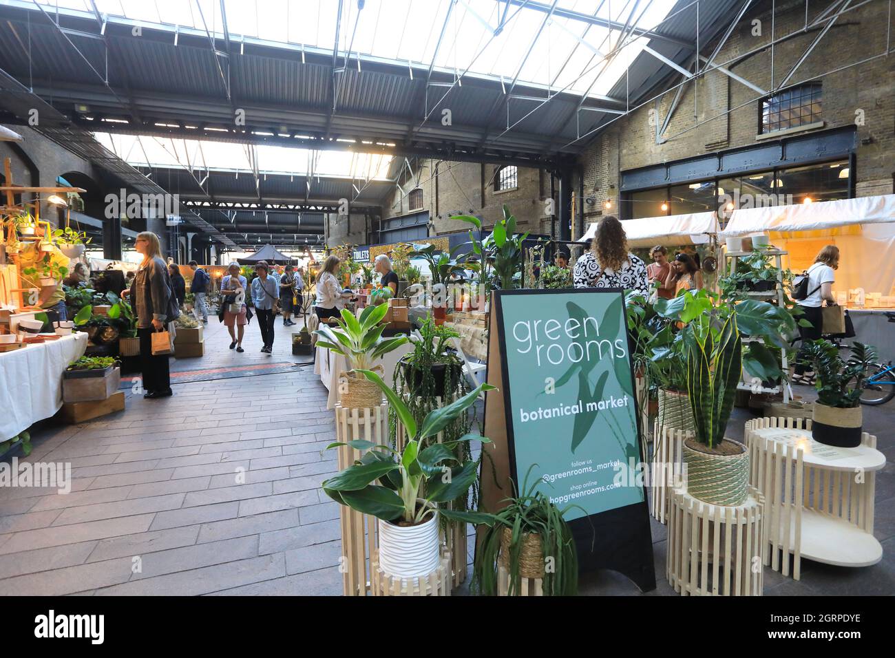 Venta especial de plantas como parte del West Handyside Canopy Market, en Kings Cross, al norte de Londres, Reino Unido Foto de stock
