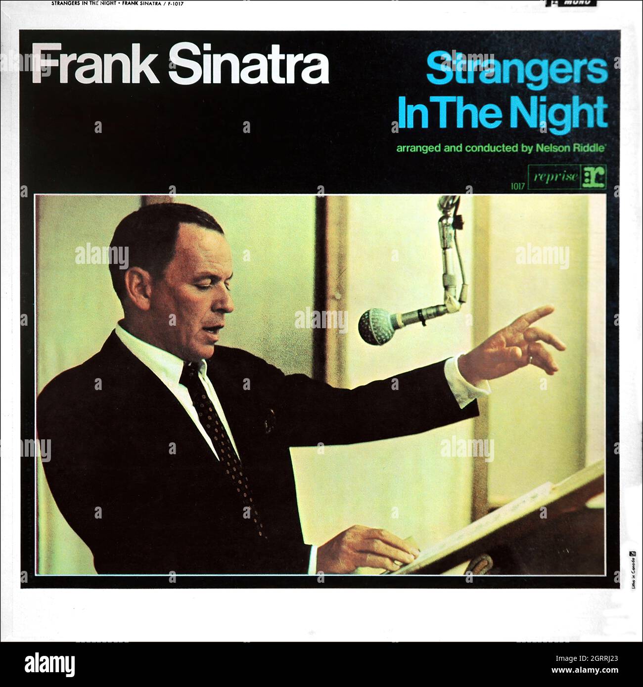 Frank Sinatra - Strangers in the Night 1966 - Vinyl Vintage 33 rpm record Foto de stock