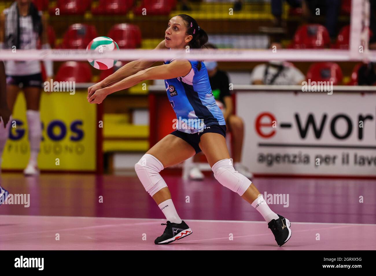 BUSTO Arsizio, Italia. 30th de Sep de 2021. Luna Veronica Carocci #7 de VBC Casalmaggiore durante el partido de voleibol Trofeo Mimmo Fusco 2021 entre UYBA UNET E-Work Busto Arsizio y VBC Casalmaggiore en E-Work Arena, Busto Arsizio, Italia el 30 de septiembre de 2021 Crédito: Agencia de Fotografía Independiente/Alamy Live News Foto de stock