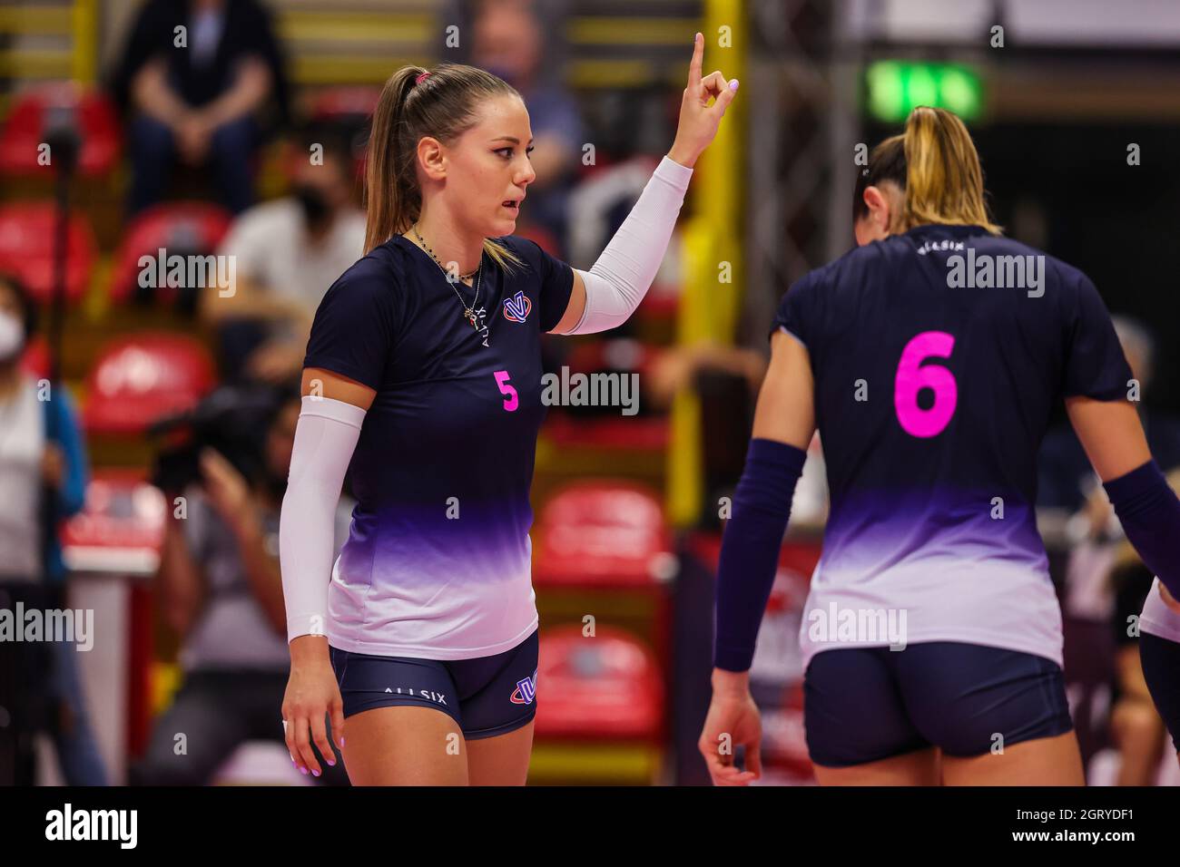 BUSTO Arsizio, Italia. 30th de Sep de 2021. Jennifer Boldini #5 de Vero Volley Monza durante el partido de voleibol Trofeo Mimmo Fusco 2021 entre Vero Volley Monza y Banca Valsabbiana Millenium Brescia en E-Work Arena, Busto Arsizio, Italia el 30 de septiembre de 2021 Crédito: Agencia de Fotografía Independiente/Alamy Live News Foto de stock