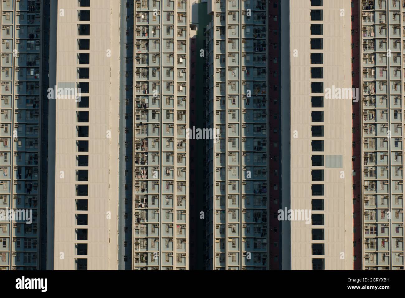 Disparo de fotograma completo de edificios modernos en la ciudad Foto de stock