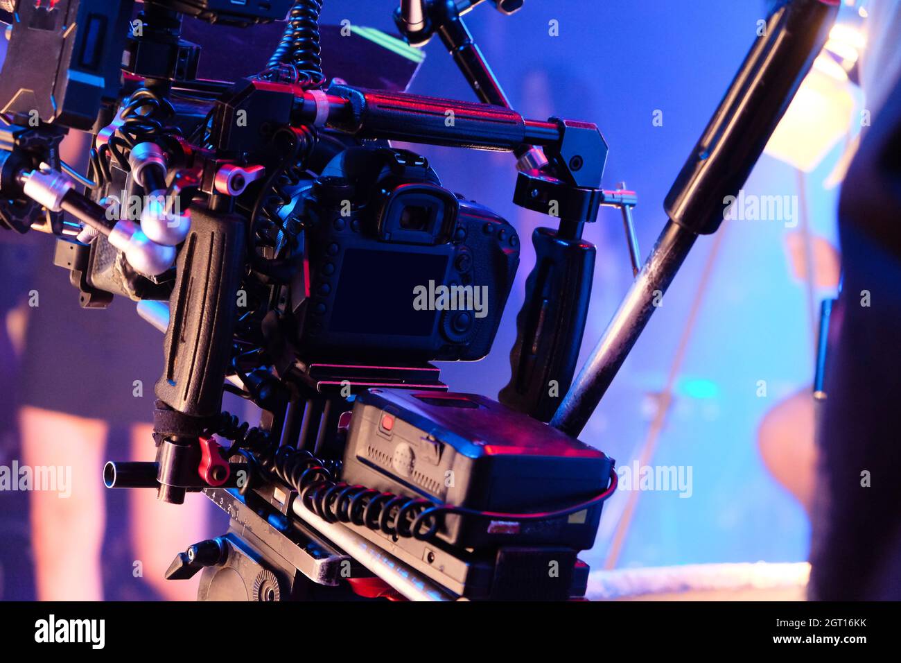 Industria cinematográfica. Grabación con fondo de cámara profesional  Fotografía de stock - Alamy