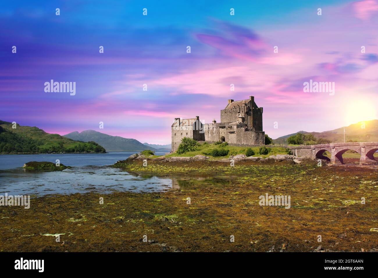 Castillo de Eilean Donan, Isla de Eilean Donan en Escocia, Reino Unido Foto de stock