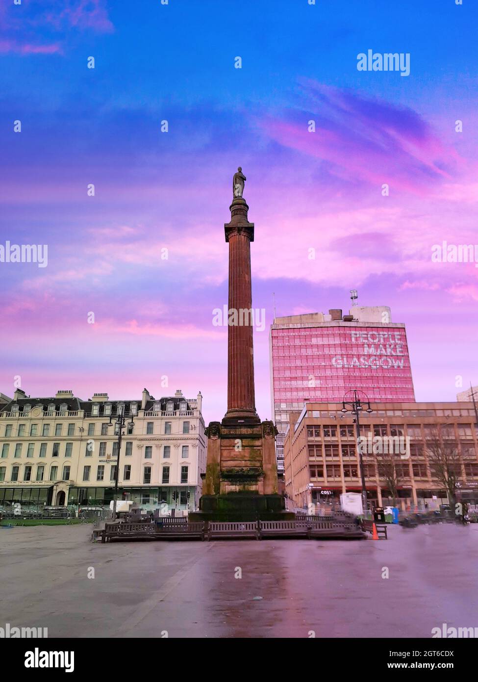 George Square, monumento a Walter Scott en Glasgow, Escocia Foto de stock