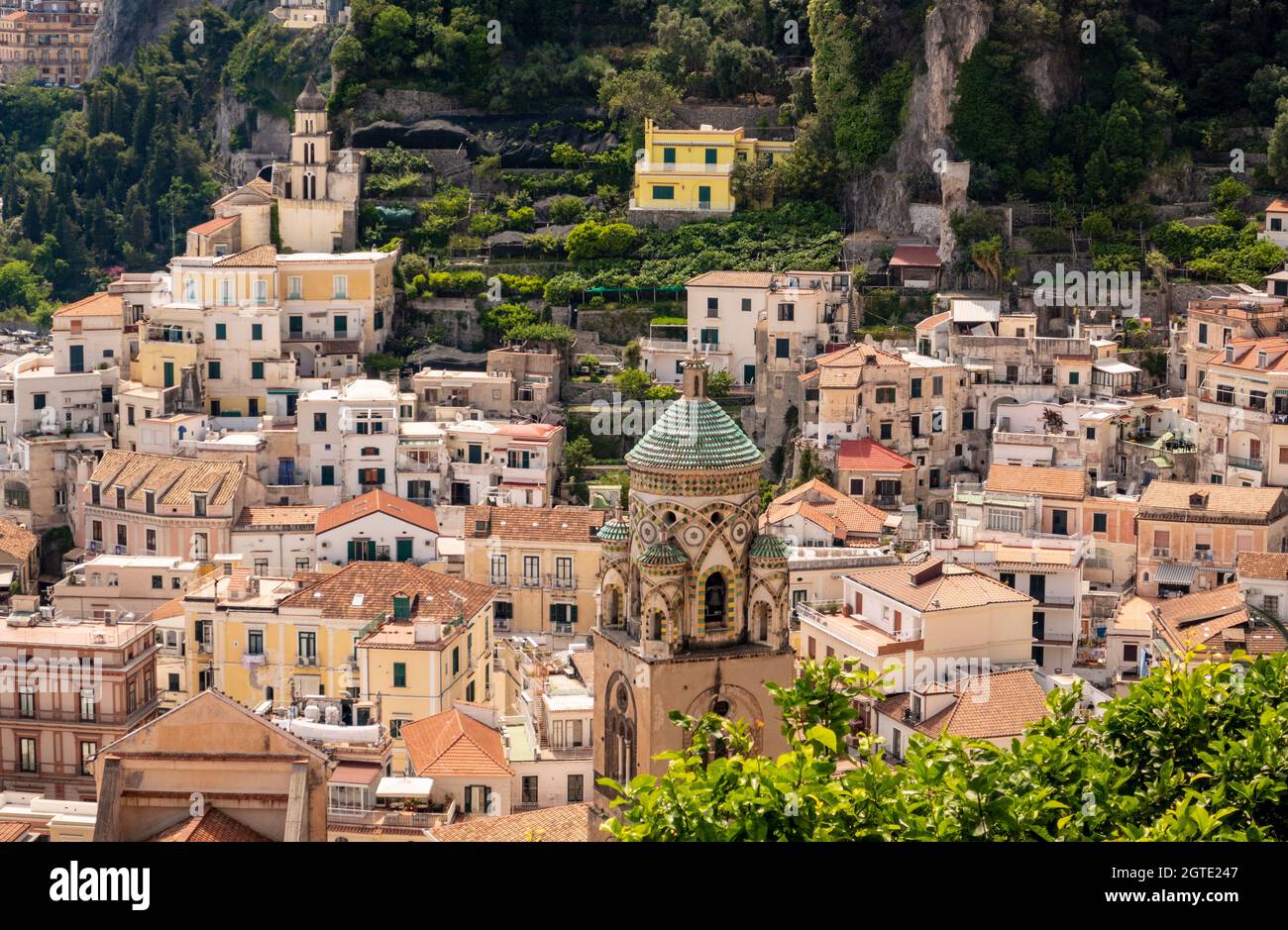 La ciudad de Amalfi en la costa de Amalfi, Salerno, Campania, Italia Foto de stock