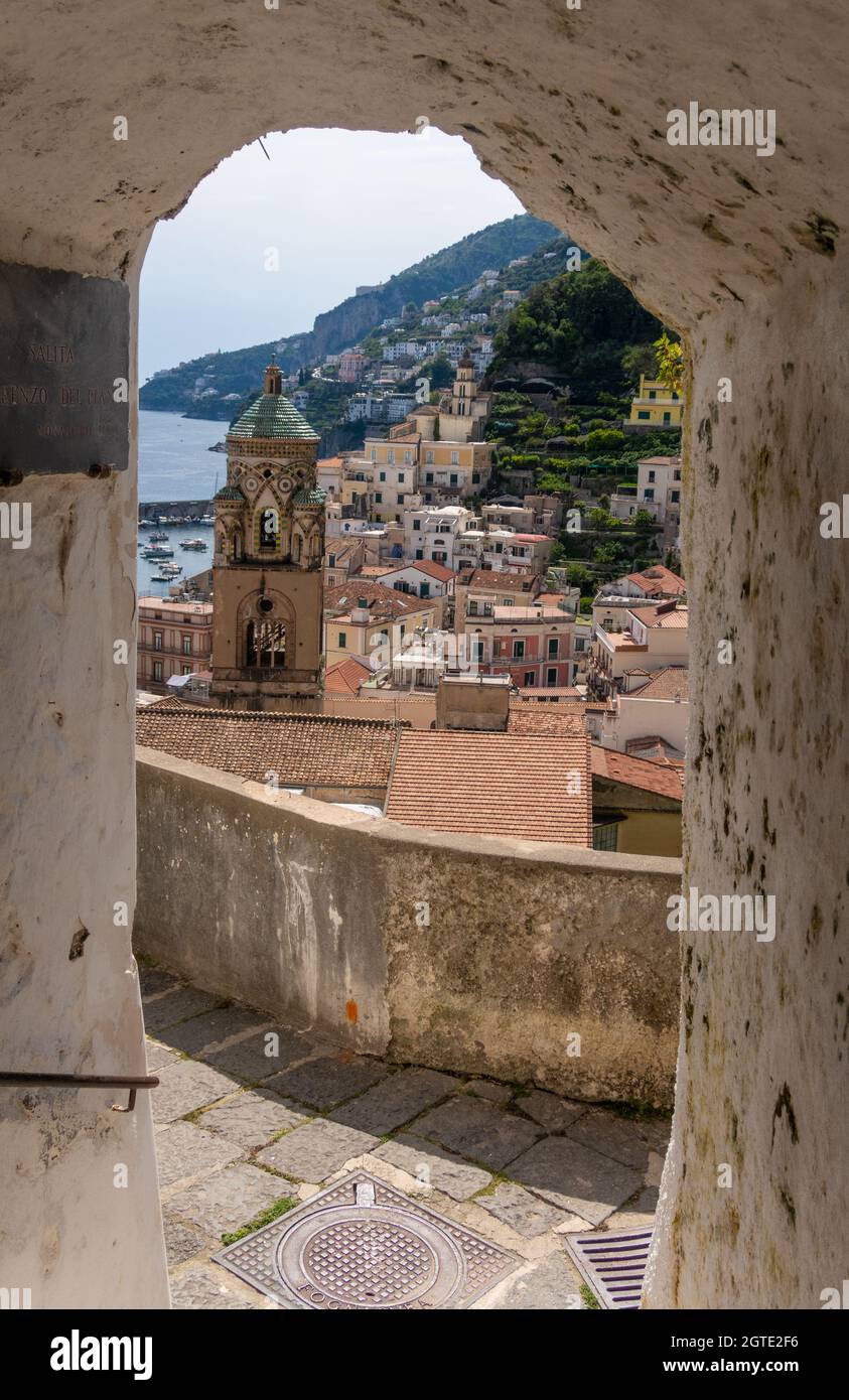 Vista de la ciudad de Amalfi en Salerno, Campanis, Italia Foto de stock