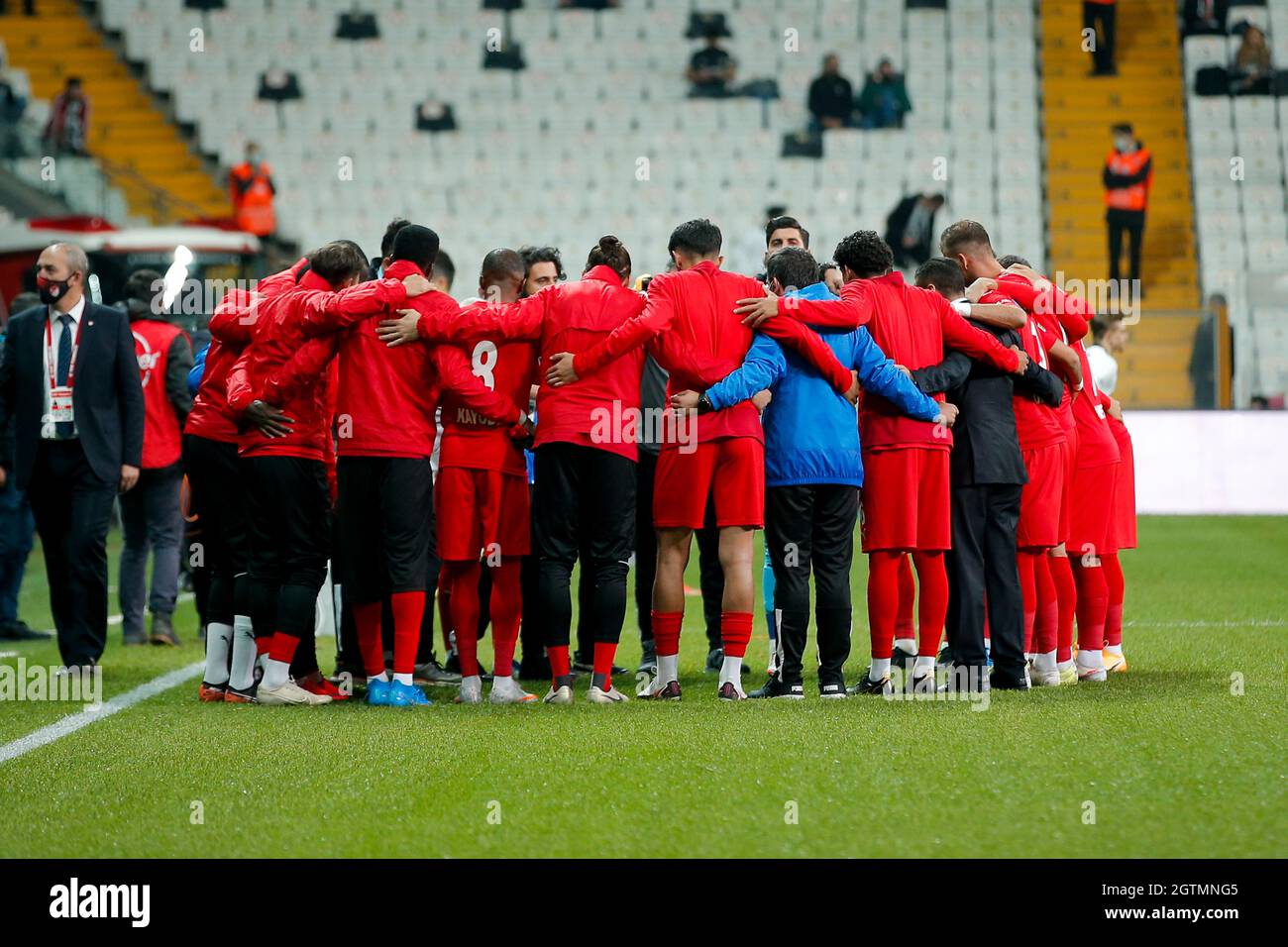 ISTANBOEL, TURQUÍA - 2 DE OCTUBRE: Equipo de Sivasspor durante el partido de la Super Liga Turca entre Besiktas y Sivasspor en Vodafone Park el 2 de octubre de 2021 en Istanboel, Turquía (Foto de /Orange Pictures) Foto de stock