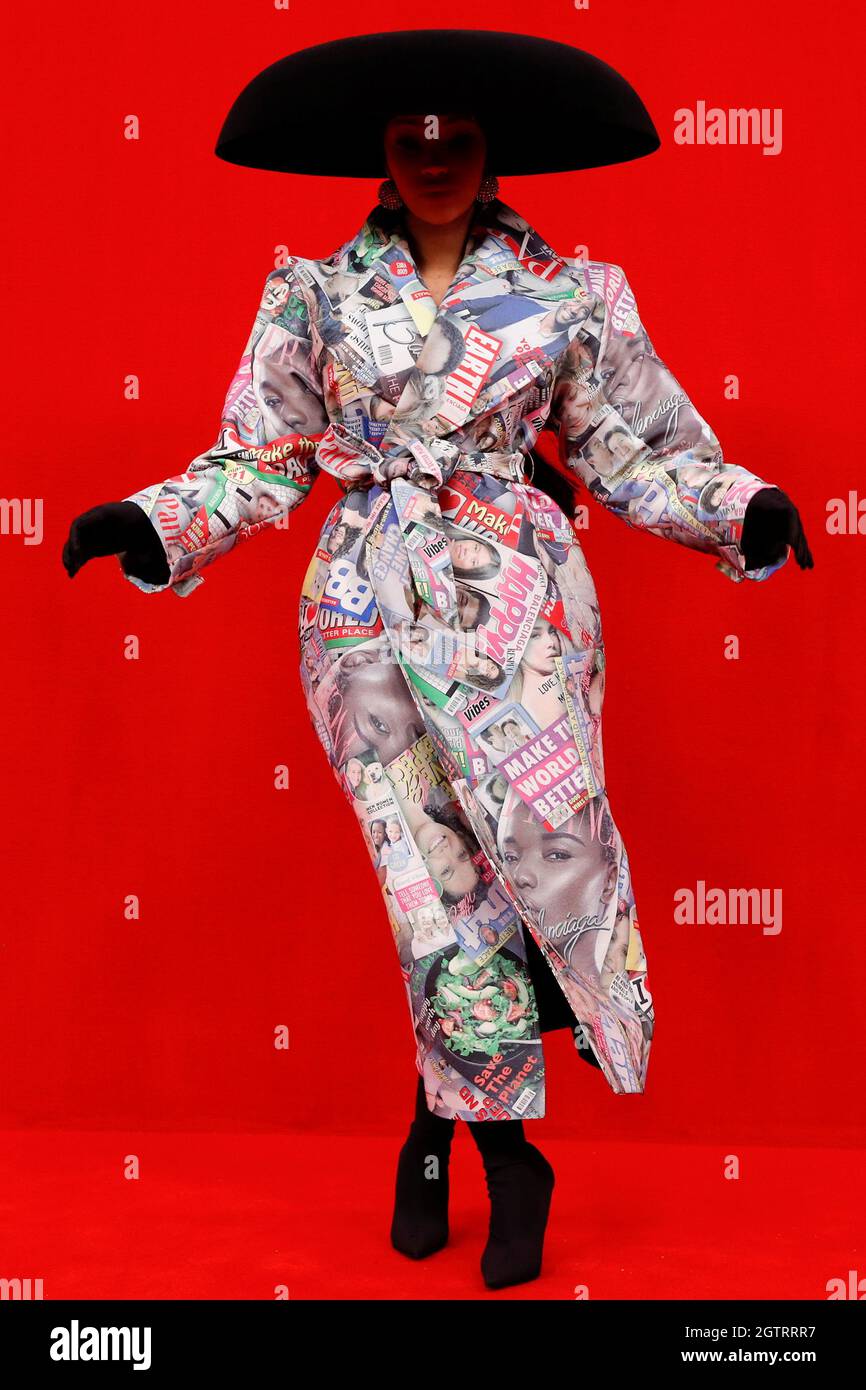 La cantante Cardi B llega al Balenciaga Summer 2022 Red Carpet Event, en la  Paris Fashion Week en París, Francia, el 2 de octubre de 2021.  REUTERS/Gonzalo Fuentes Fotografía de stock - Alamy