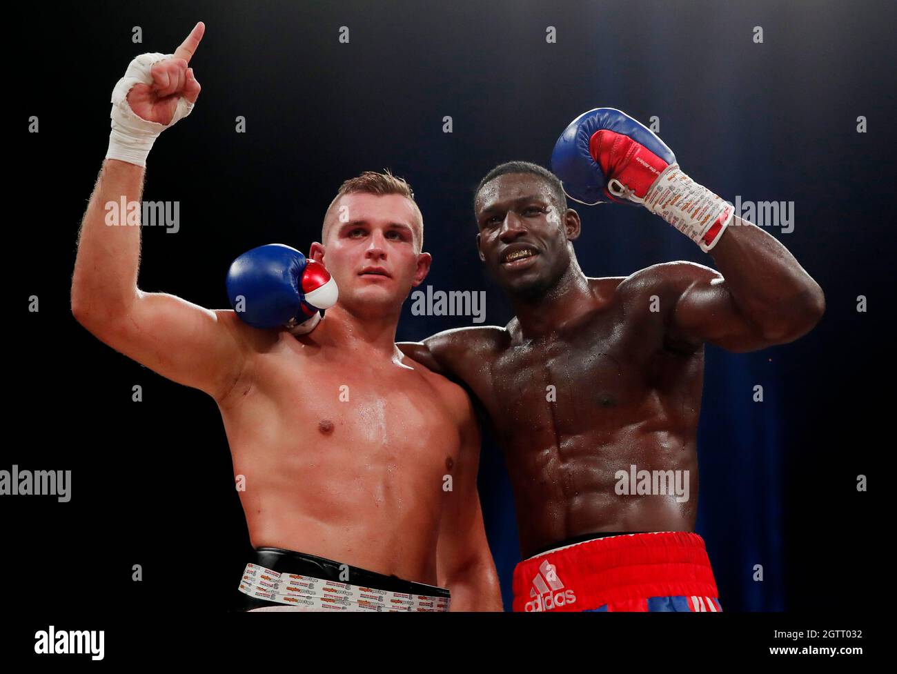 Boxeo - Richard Riakporhe contra Krzysztof Twardowski - Wembley Arena,  Londres, Gran Bretaña - 2 de octubre de 2021