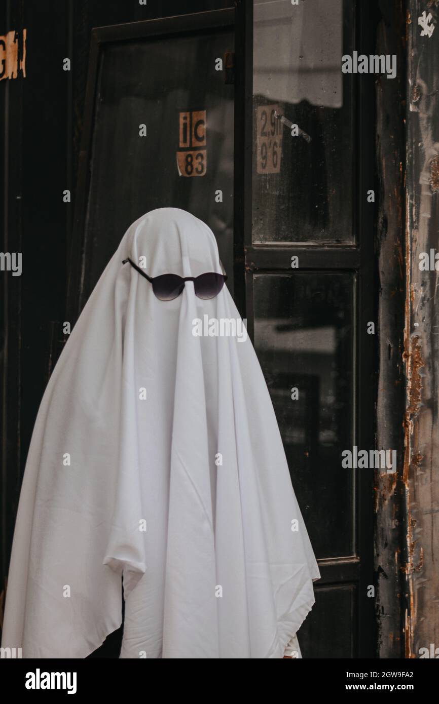 Fantasma con gafas de sol fotografías e imágenes de alta resolución - Alamy
