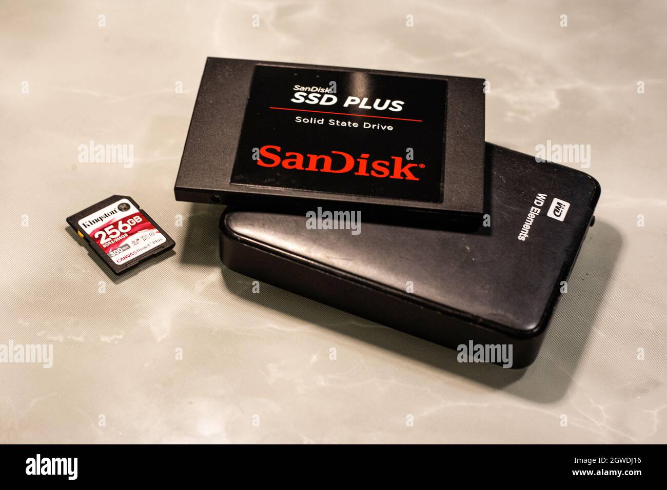 Unidad de disco duro SSD SanDisk Fotografía de stock - Alamy