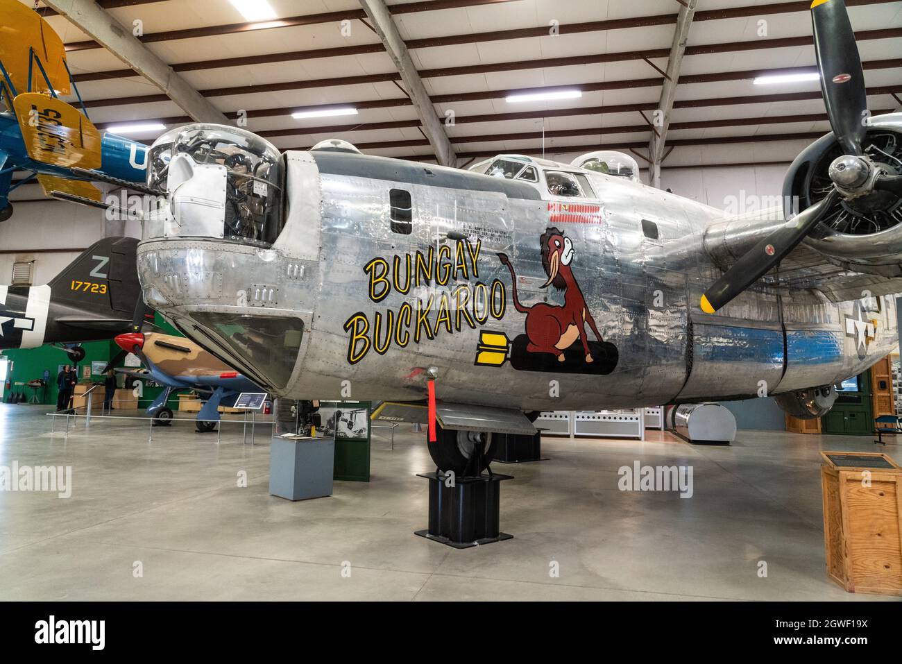 Un bombardero pesado B-24J consolidado de las Fuerzas Aéreas del Ejército de los Estados Unidos en el Pima Air & Space Museum, Tucson, Arizona. Foto de stock